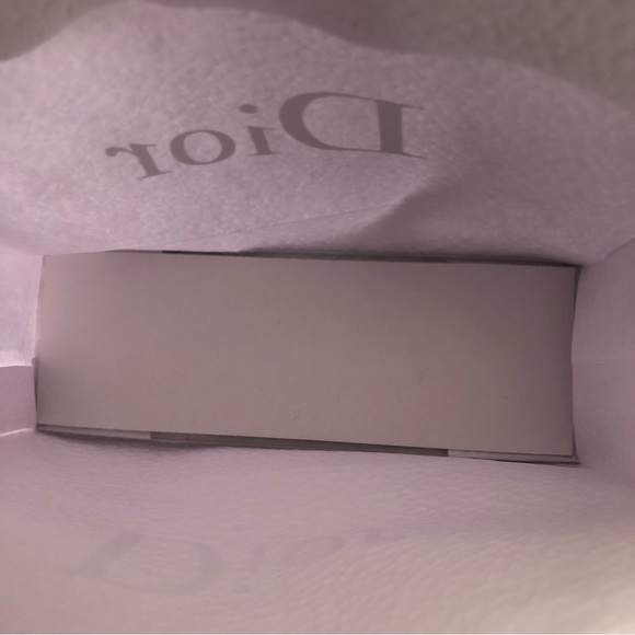 DIOR small textured white paper shopping bag - Picture 8 of 9